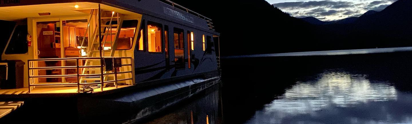 Sproat Lake Fish & Duck Inn and Houseboats